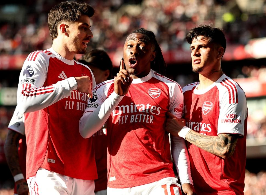 1-0险胜！英超榜首易主，埃泽轰入世界波，阿森纳超越曼城登顶